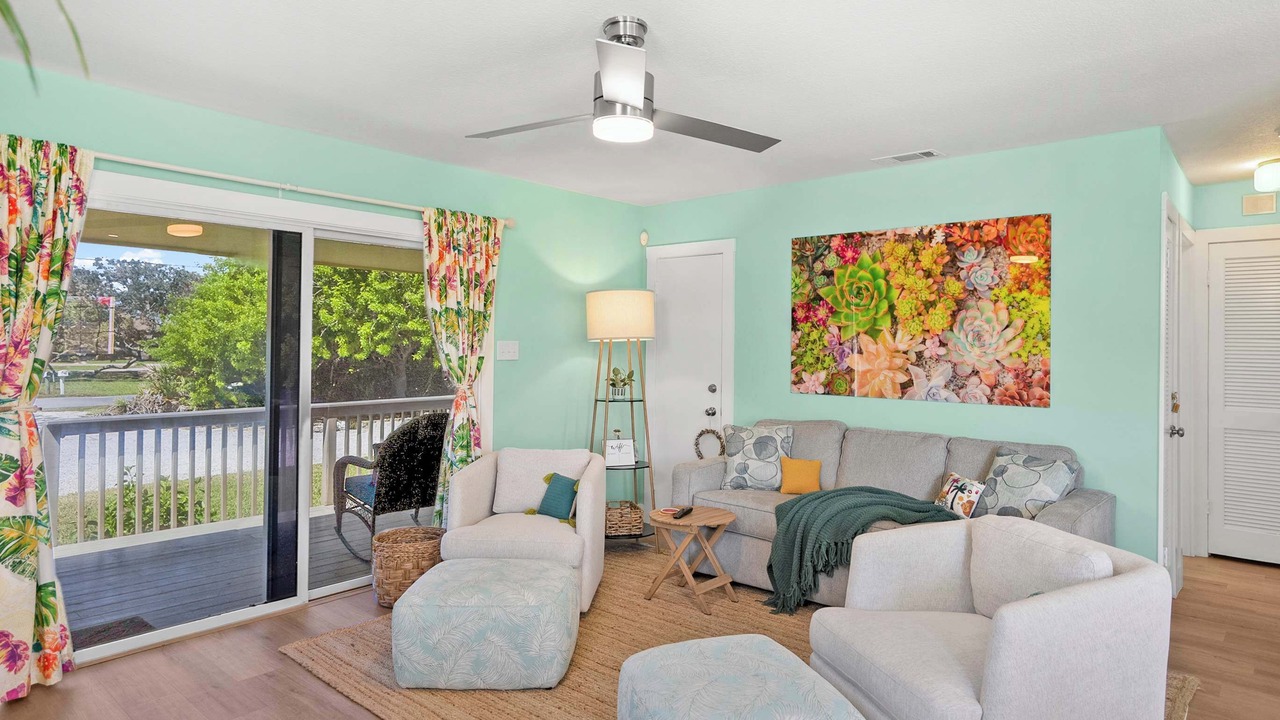 Photo of Livingroom in Crescent Beach