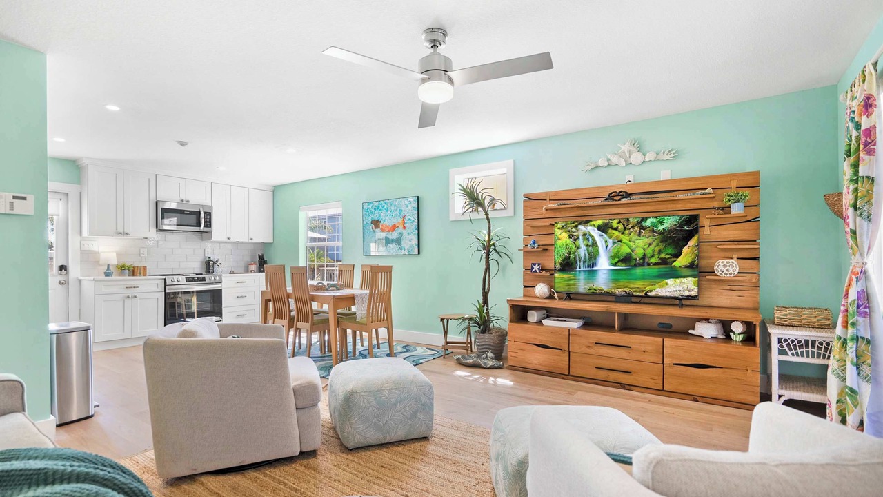 Photo of Livingroom in Crescent Beach