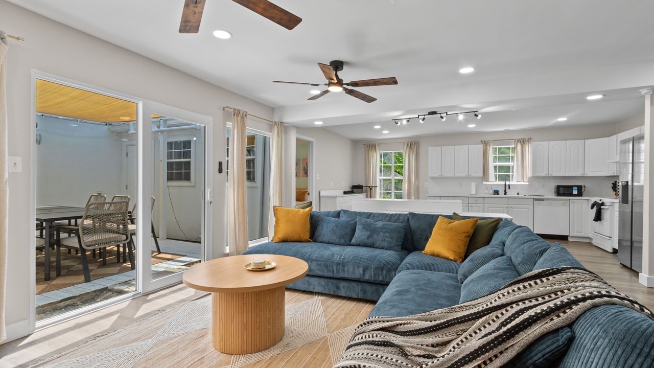 Photo of Livingroom in Braeswood Place