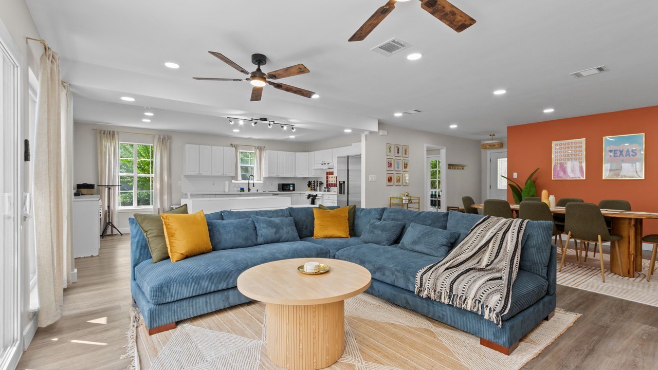 Photo of Livingroom in Braeswood Place