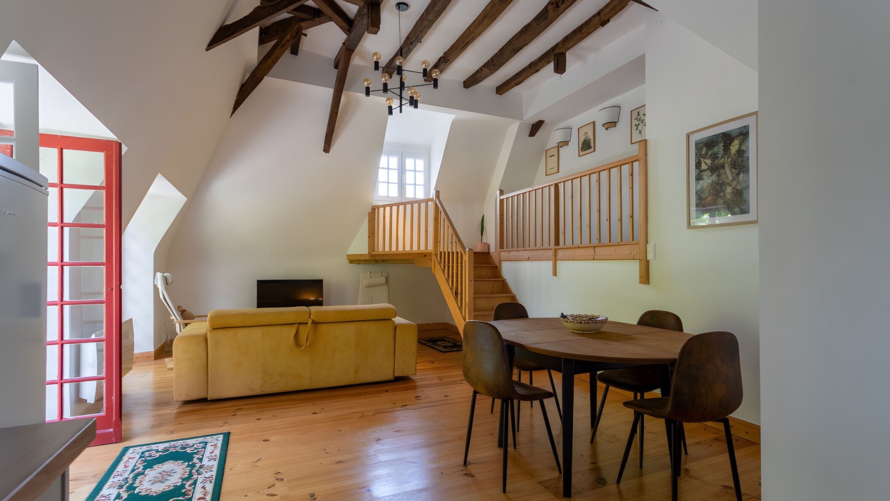 Photo of Others in Gestas