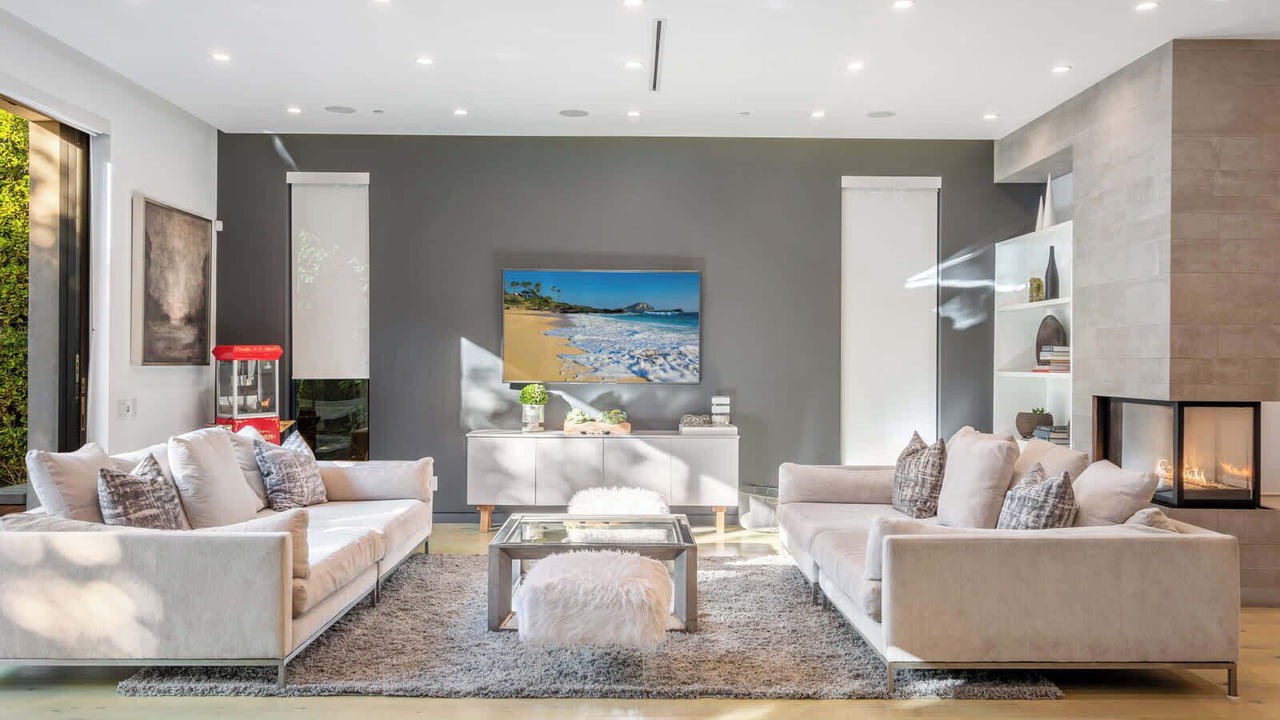 Photo of Livingroom in Greater Wilshire - Hancock Park