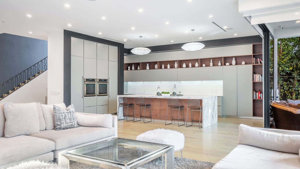 Photo of Livingroom in Greater Wilshire - Hancock Park