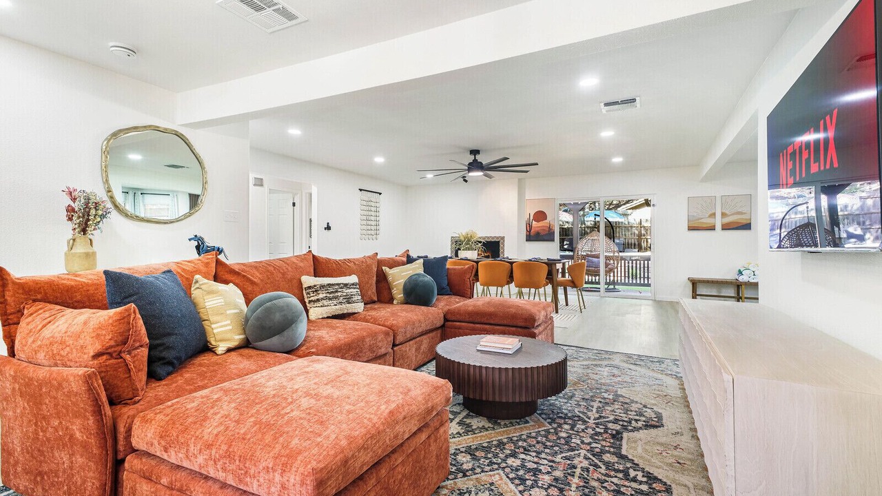 Photo of Livingroom in North Central Thousand Oaks