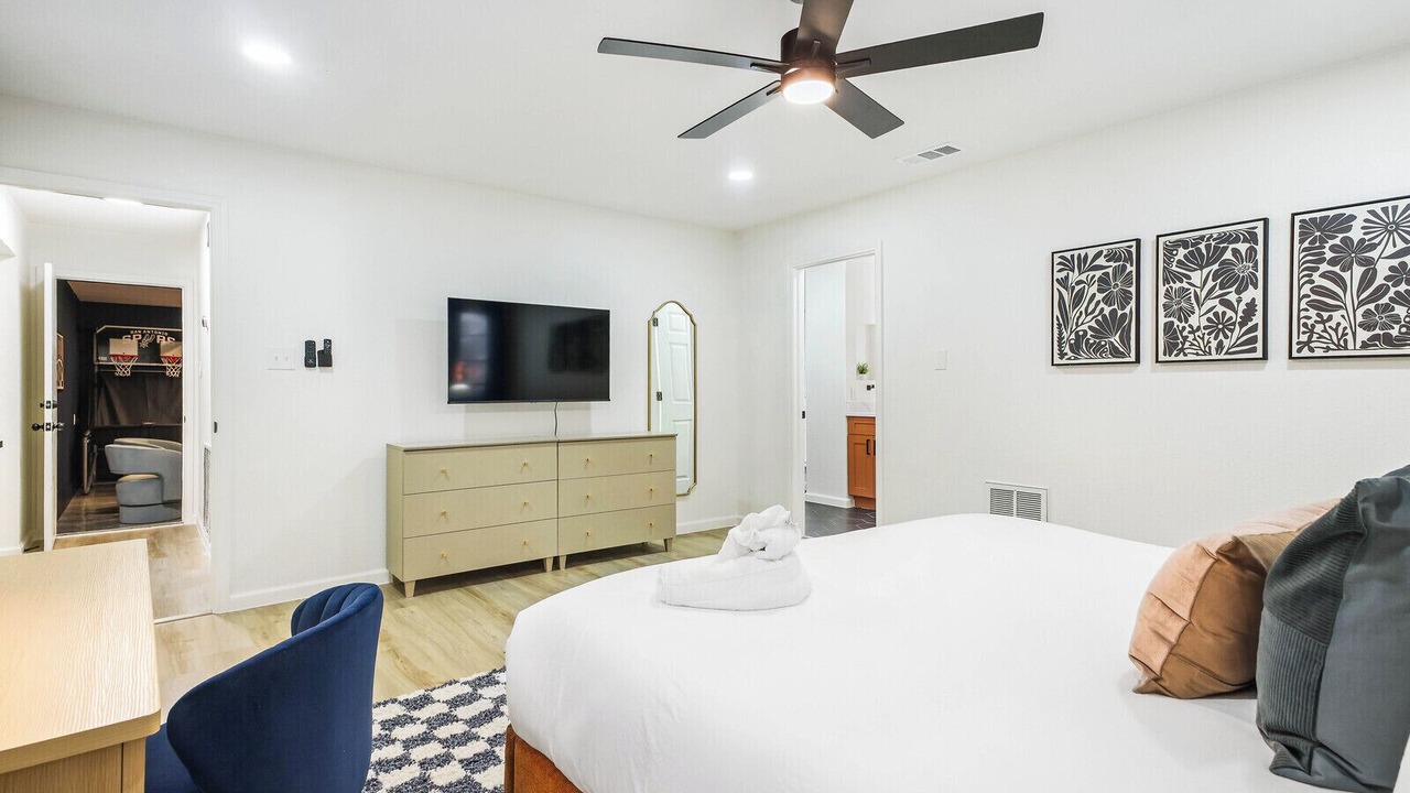 Photo of Bedroom in North Central Thousand Oaks