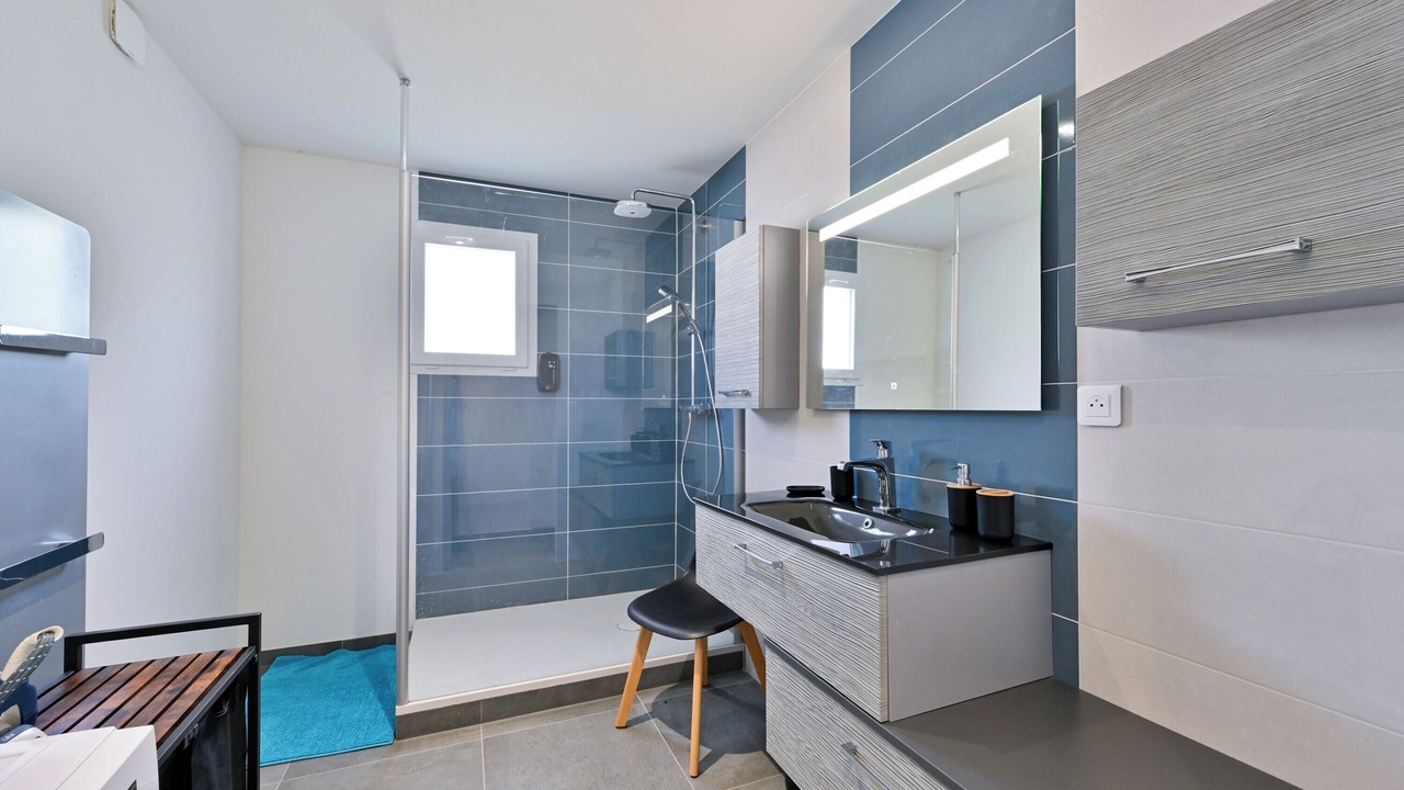 Photo of Bathroom in Port-Saint-Pere