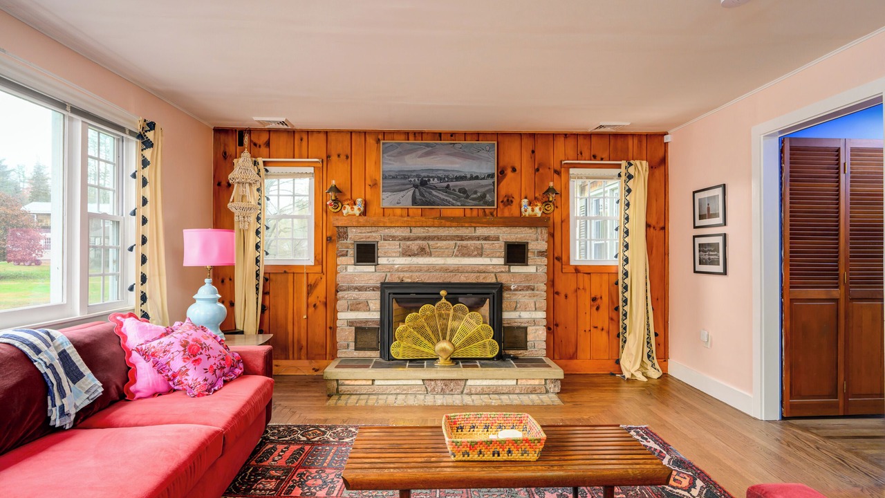 Photo of Livingroom in Hadley