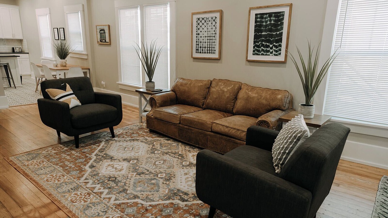 Photo of Livingroom in College Hill