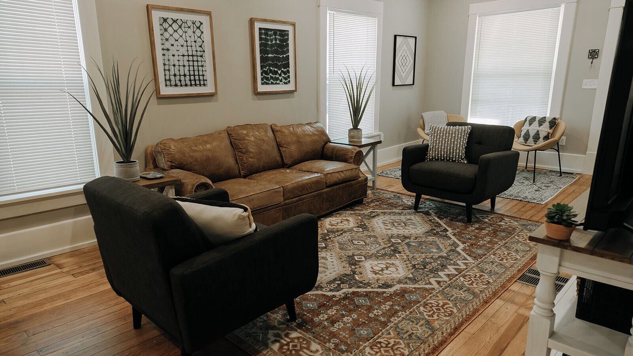 Photo of Livingroom in College Hill