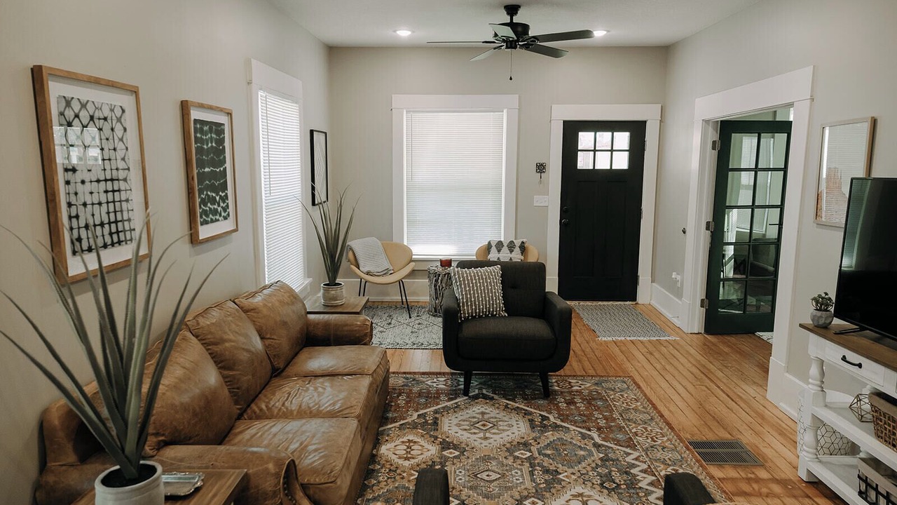Photo of Livingroom in College Hill