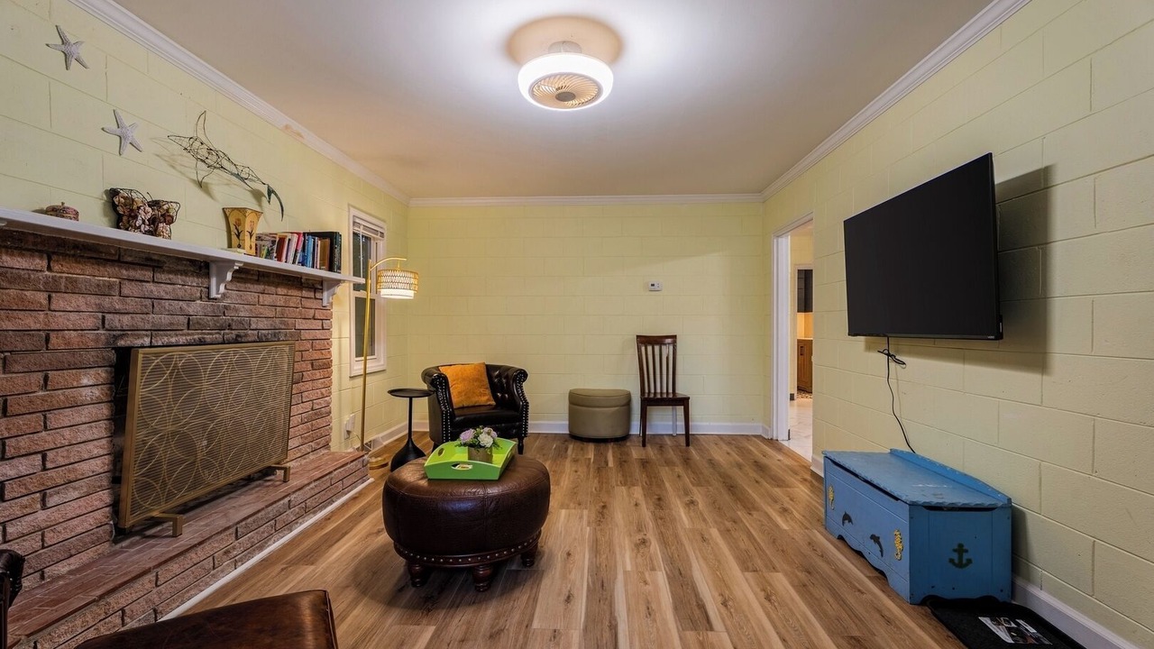 Photo of Livingroom in North Raleigh
