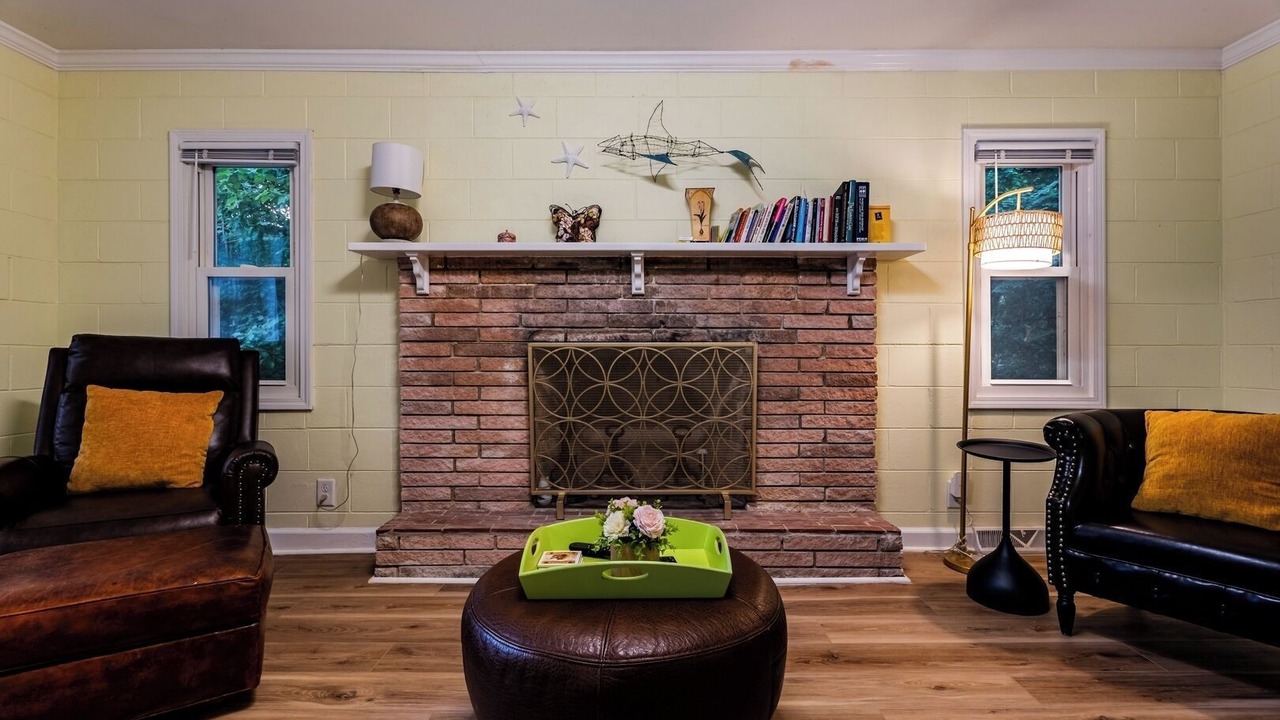 Photo of Livingroom in North Raleigh
