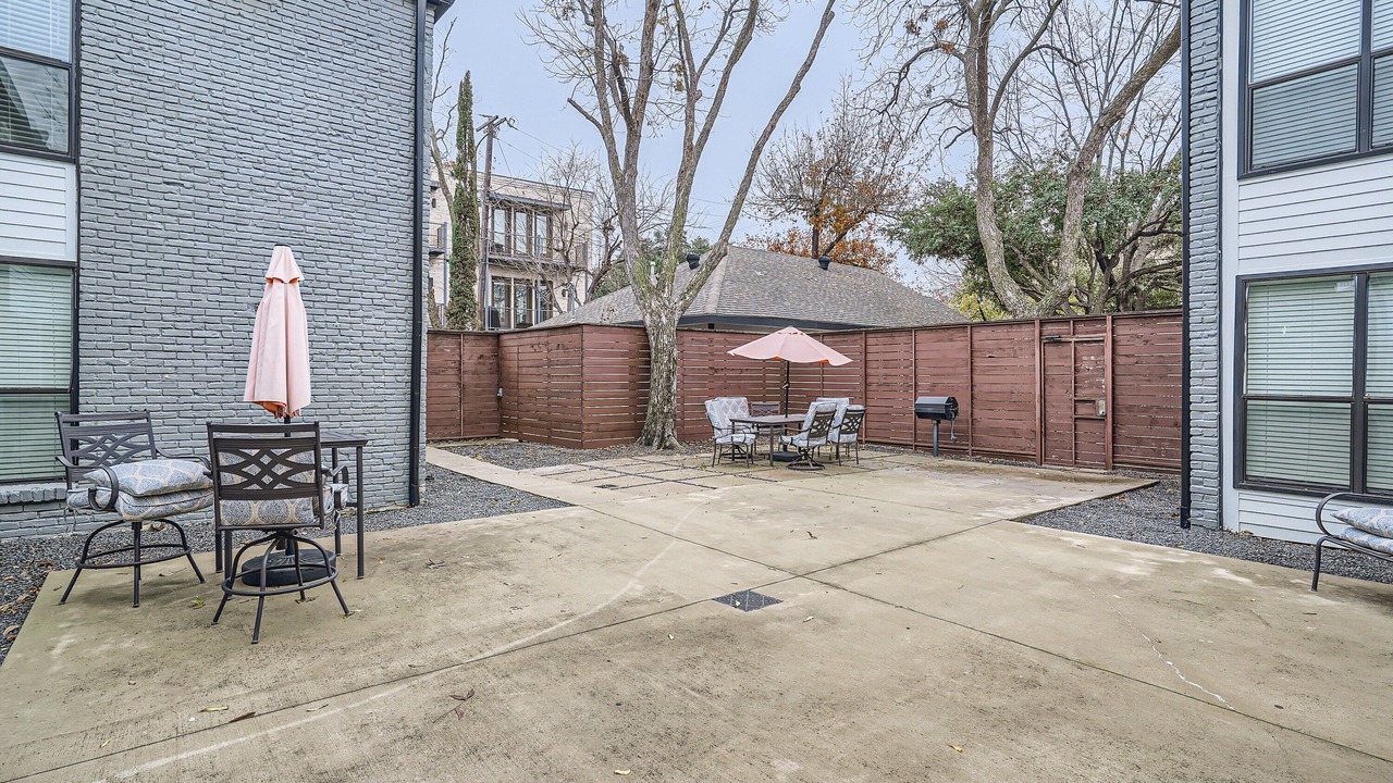 Photo of Outdoor in Oak Lawn
