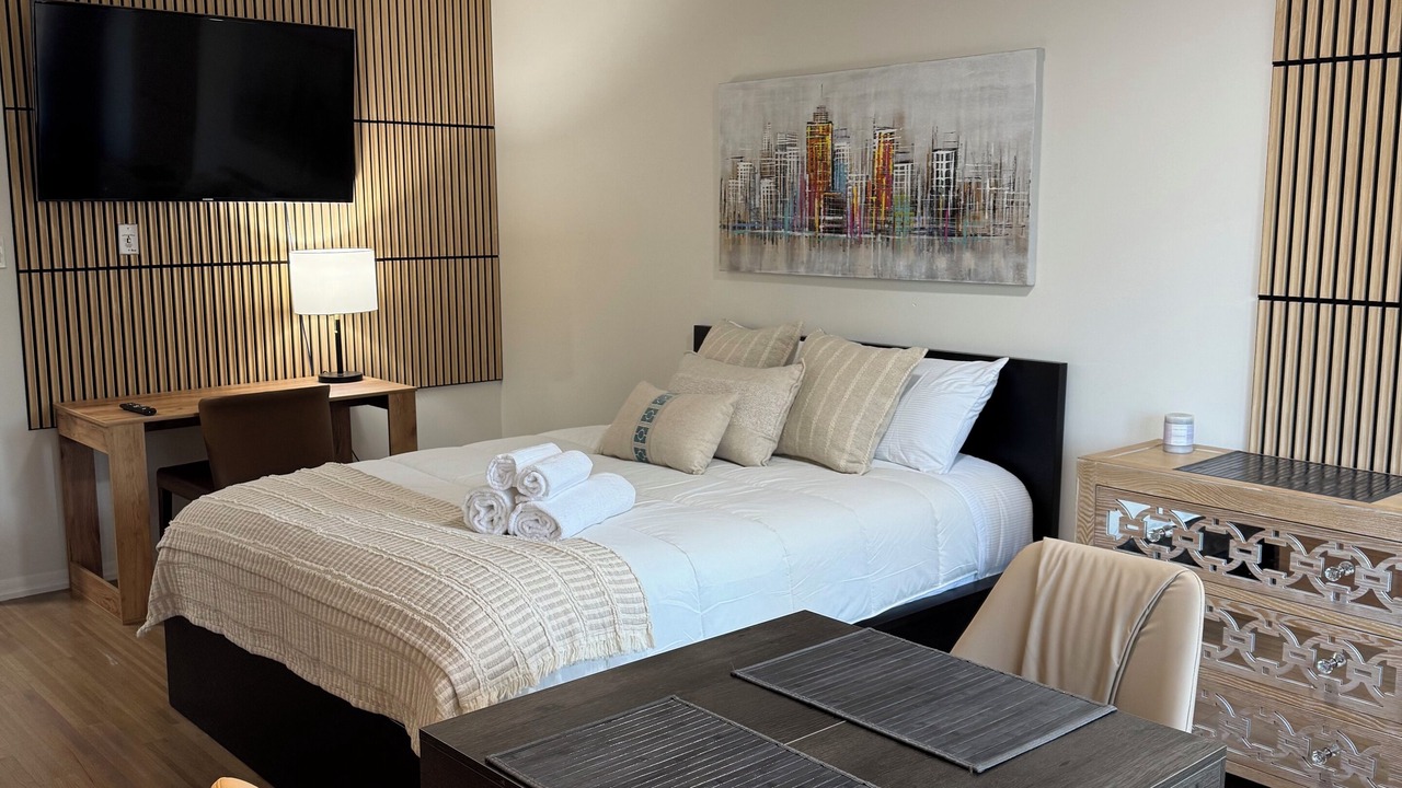 Photo of Bedroom in Bay Street Corridor