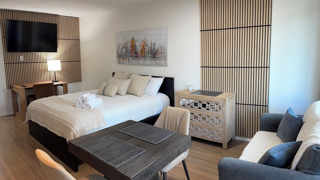 Photo of Bedroom in Bay Street Corridor