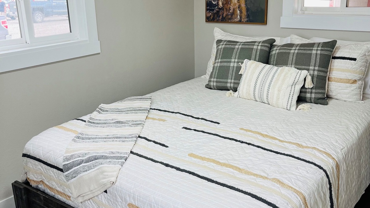 Photo of Bedroom in Salmon