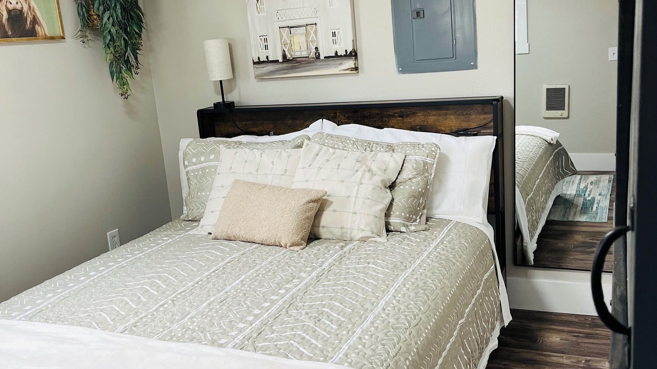 Photo of Bedroom in Salmon