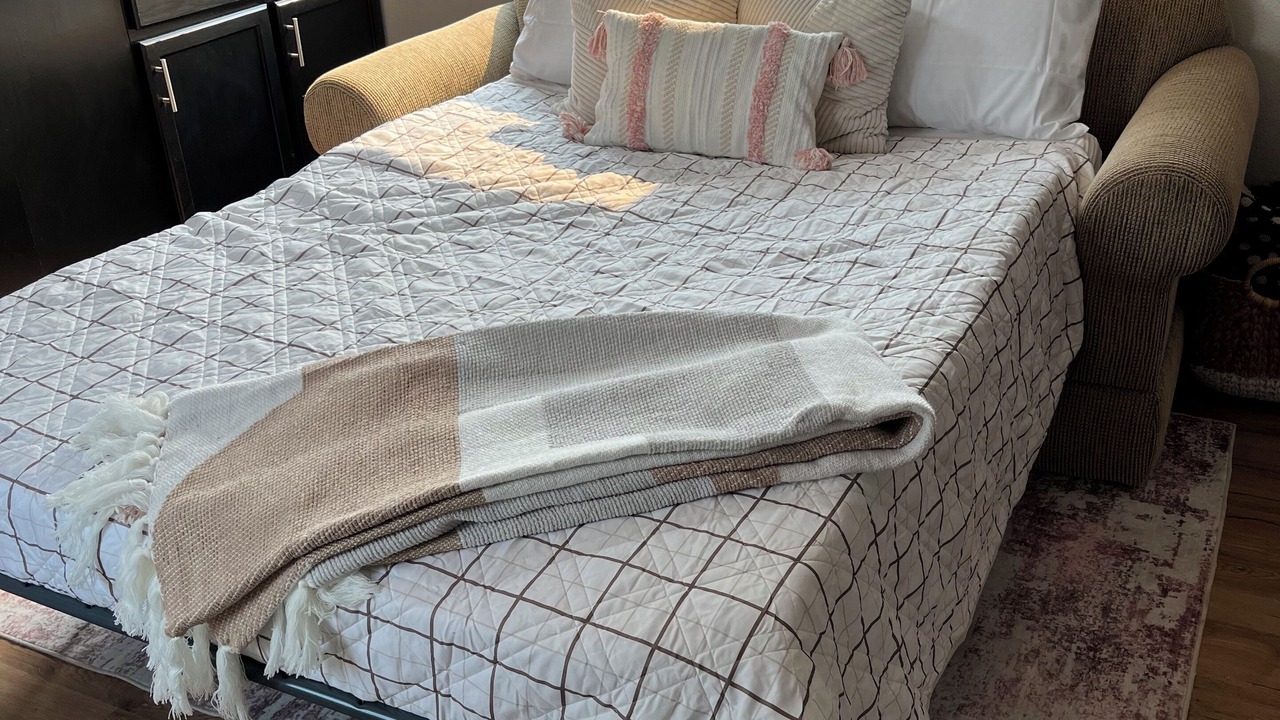 Photo of Bedroom in Salmon