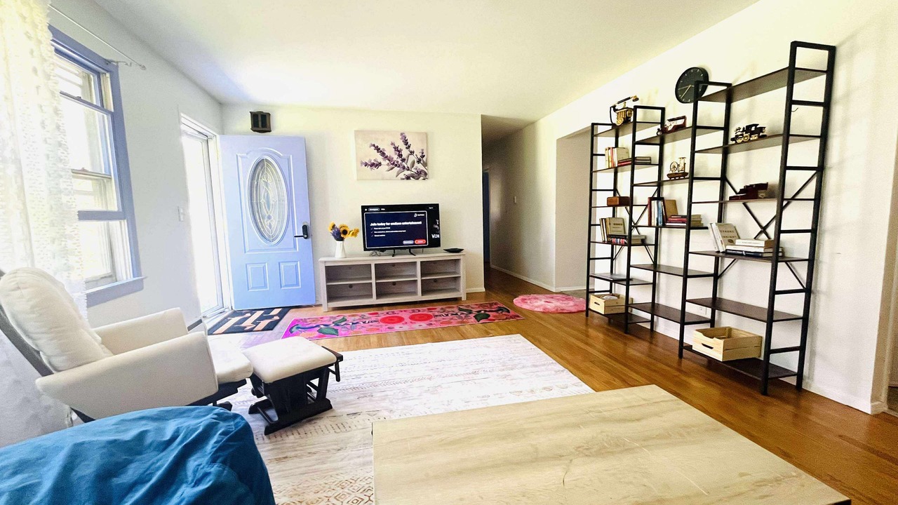 Photo of Livingroom in Fairview