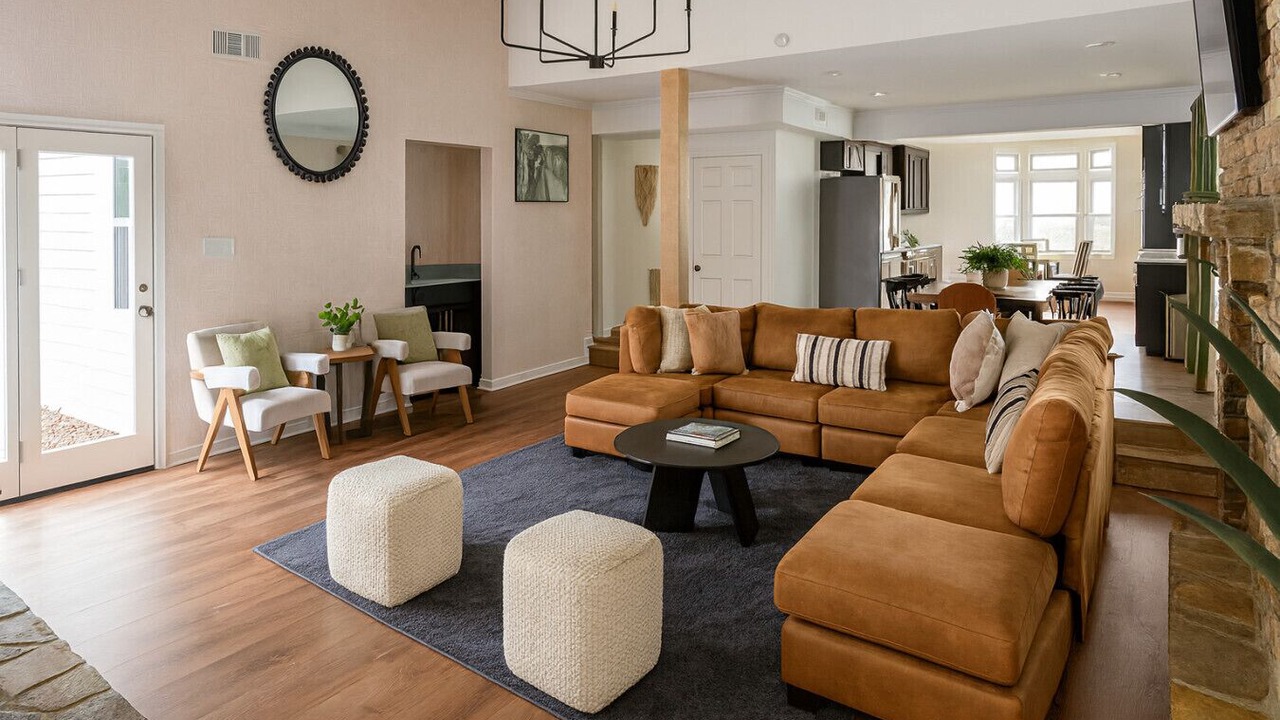 Photo of Livingroom in Whispering Oaks