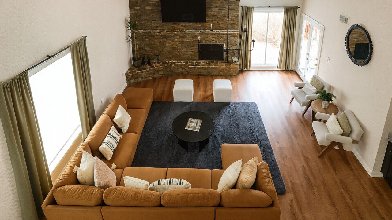 Photo of Livingroom in Whispering Oaks