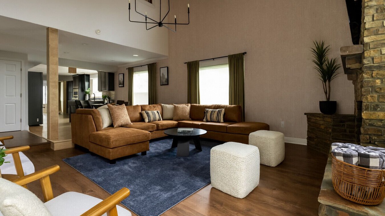 Photo of Livingroom in Whispering Oaks