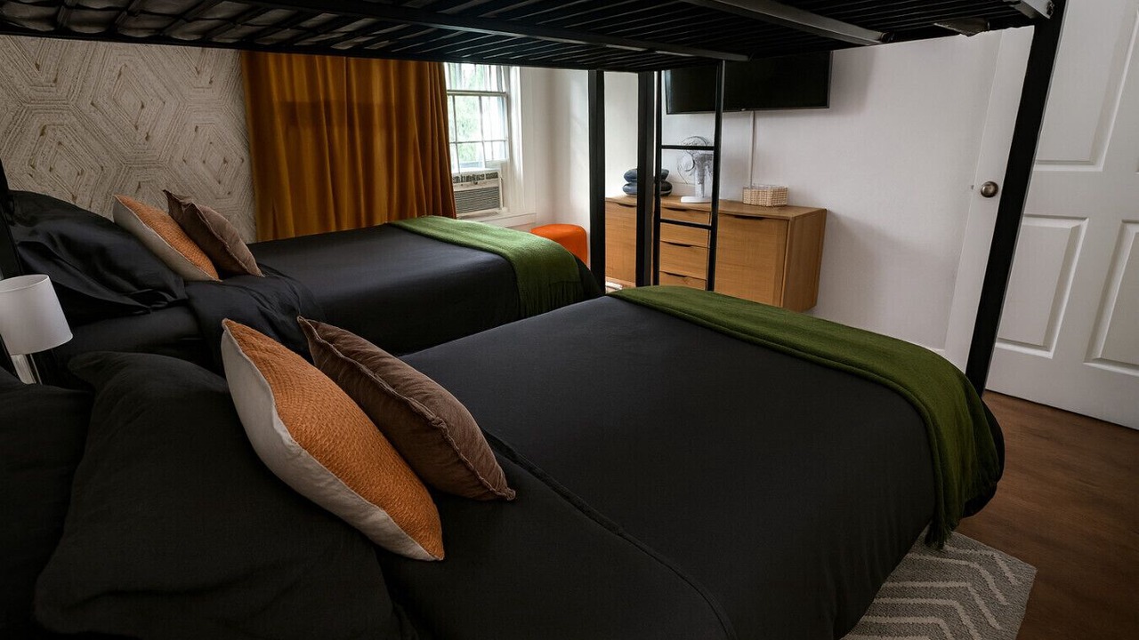 Photo of Bedroom in Whispering Oaks