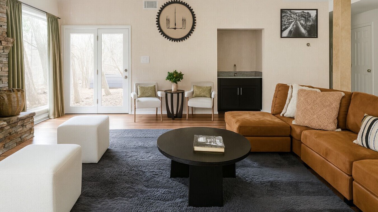 Photo of Livingroom in Whispering Oaks
