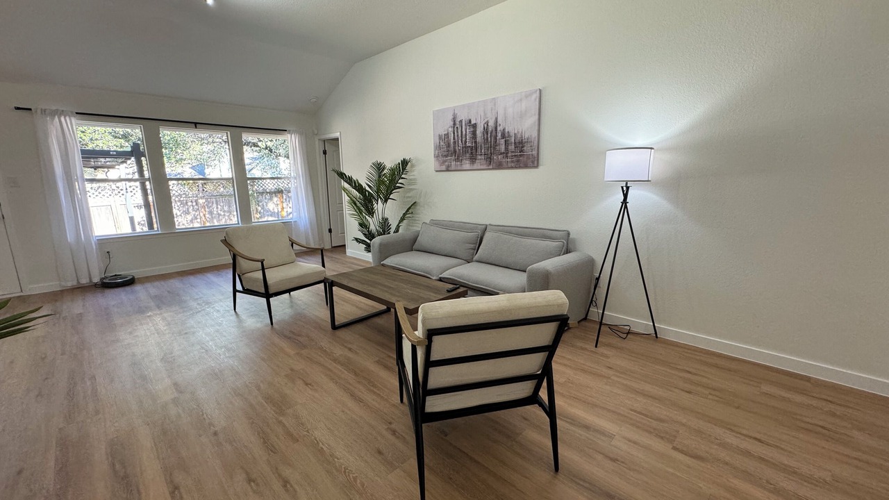 Photo of Livingroom in McNeil