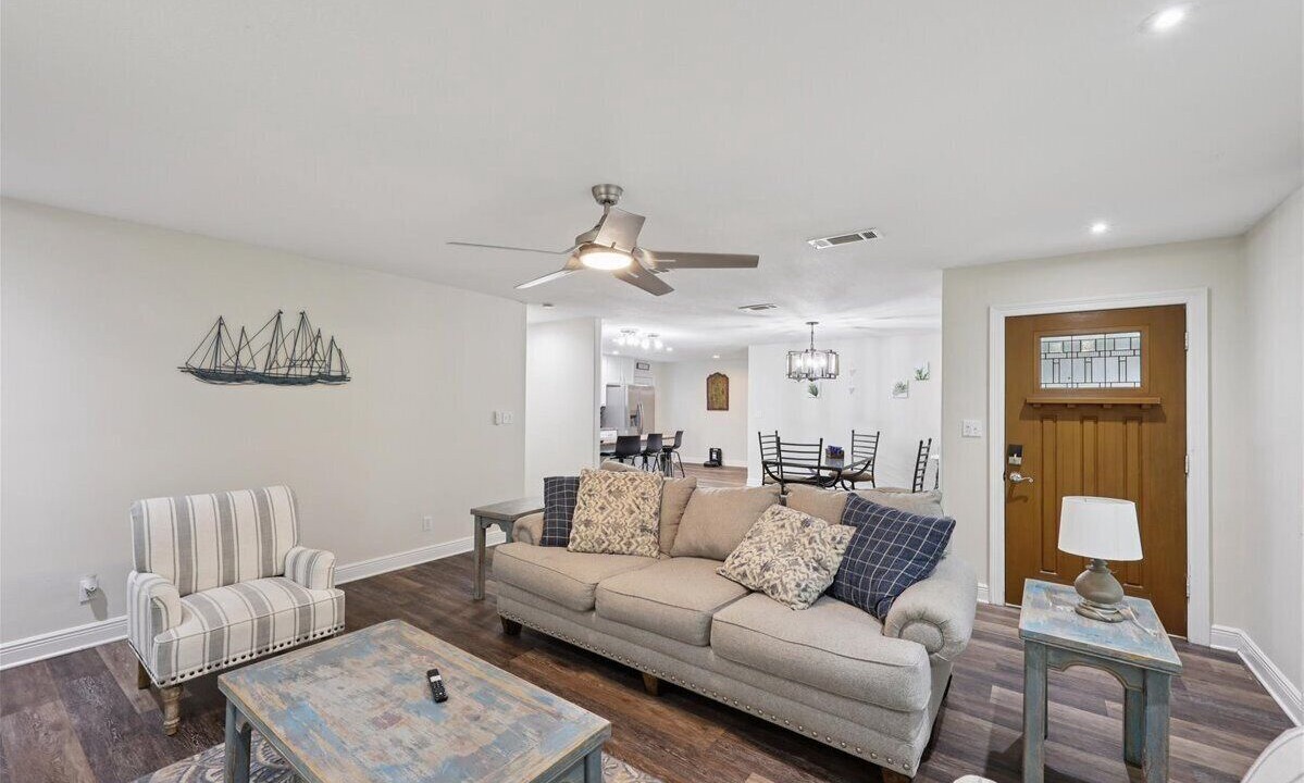 Photo of Livingroom in Bridge City