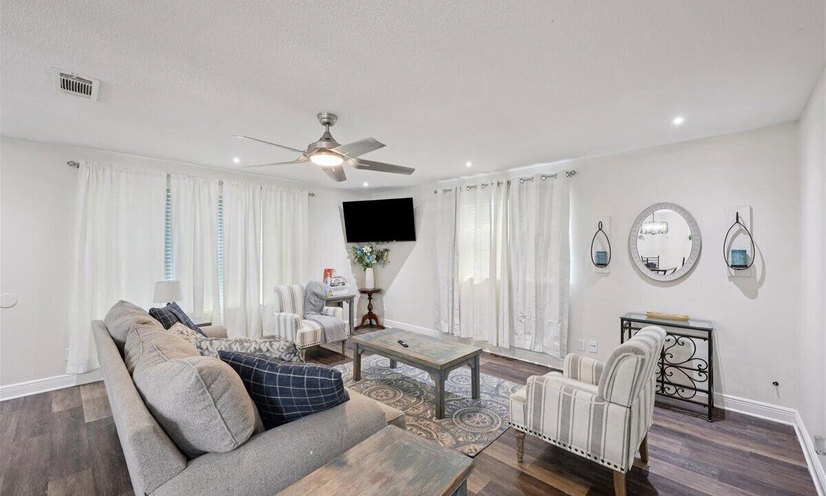 Photo of Livingroom in Bridge City