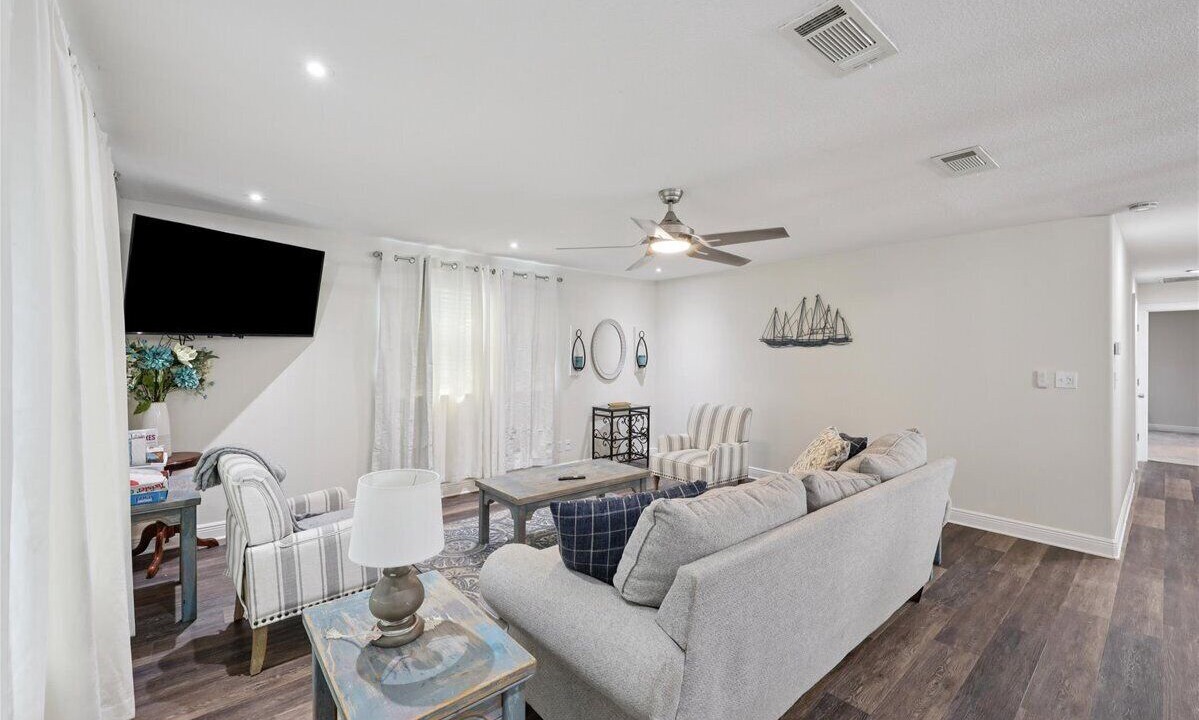 Photo of Livingroom in Bridge City