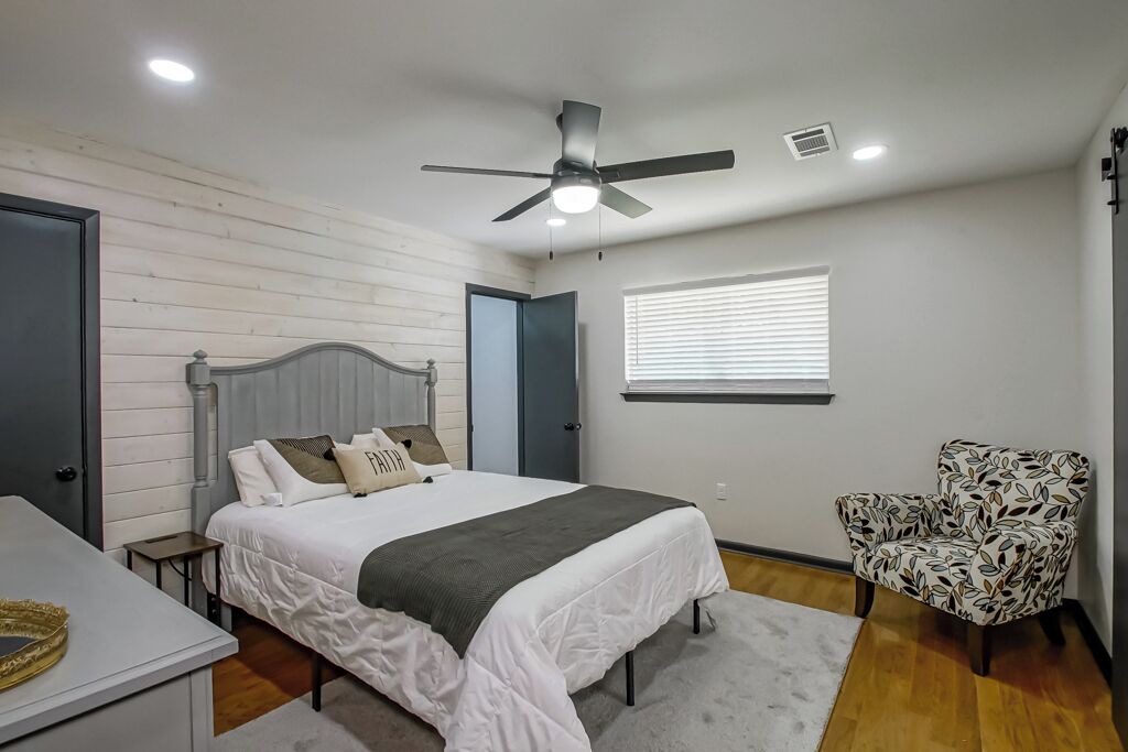 Photo of Bedroom in Park Forest - LA North