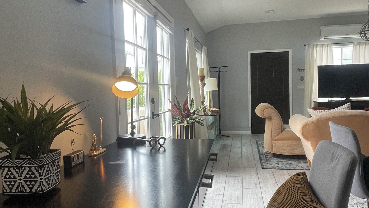 Photo of Livingroom in Burbank
