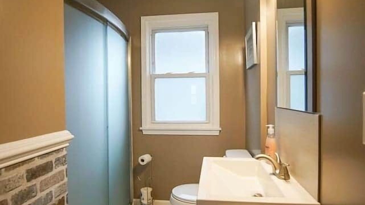 Photo of Bathroom in Downtown Niagara Falls