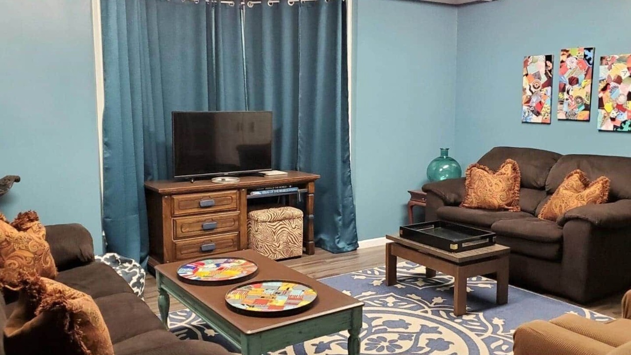 Photo of Livingroom in Downtown Niagara Falls