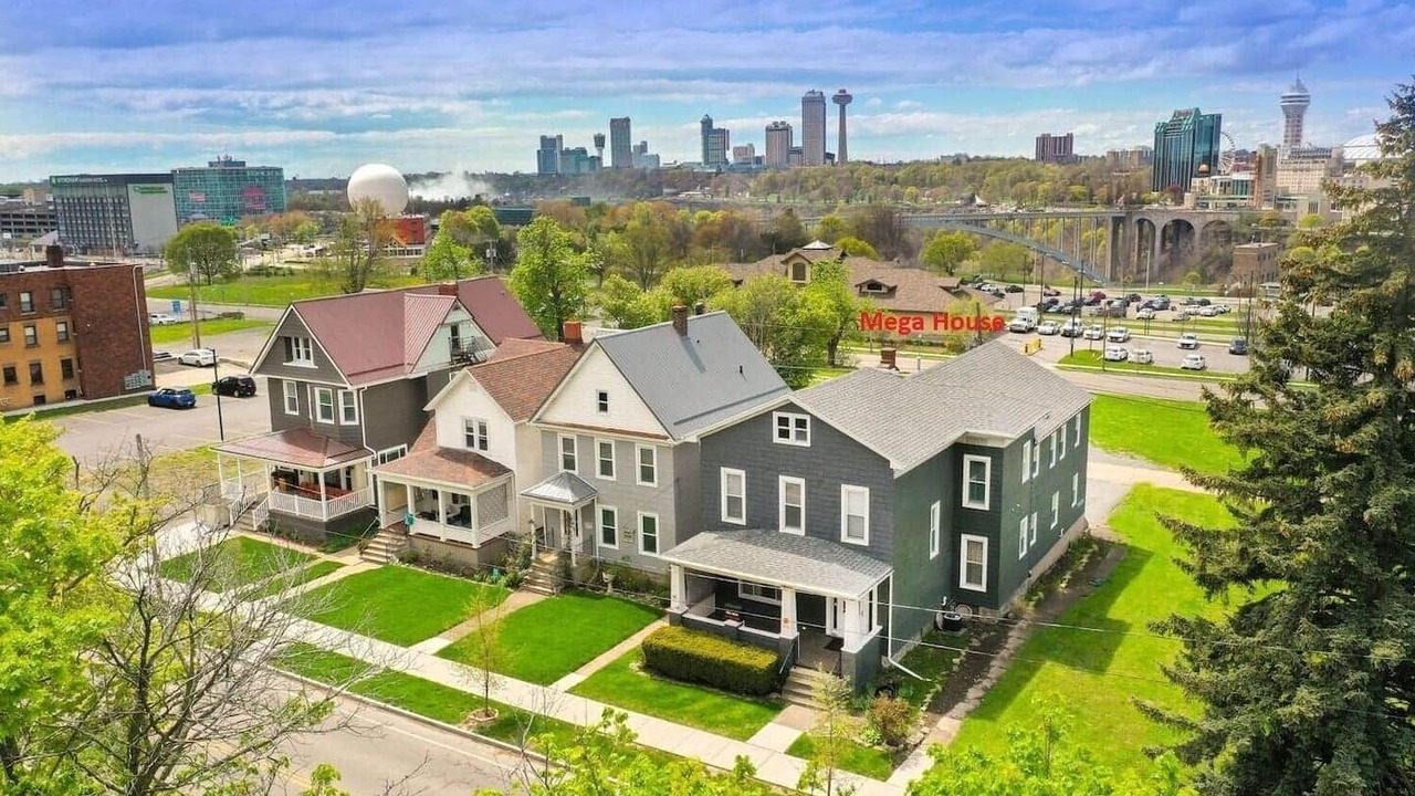Photo of Outdoor in Downtown Niagara Falls