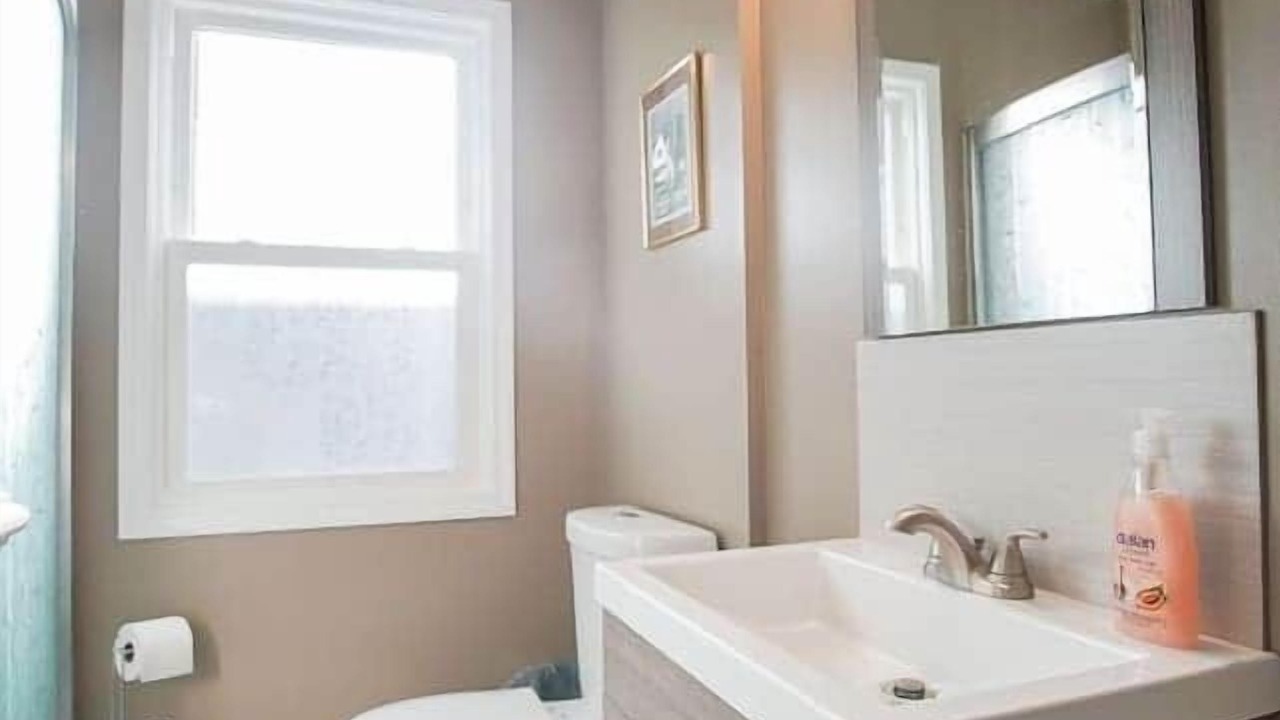 Photo of Bathroom in Downtown Niagara Falls