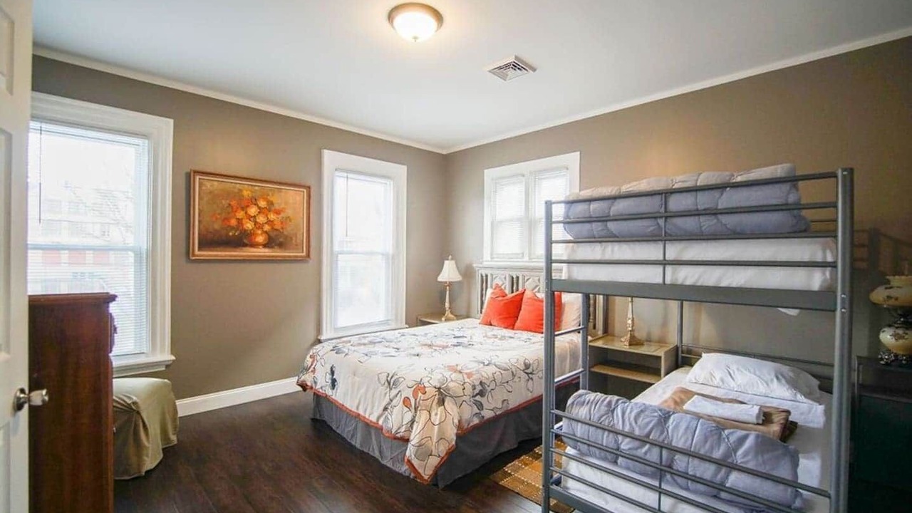 Photo of Bedroom in Downtown Niagara Falls