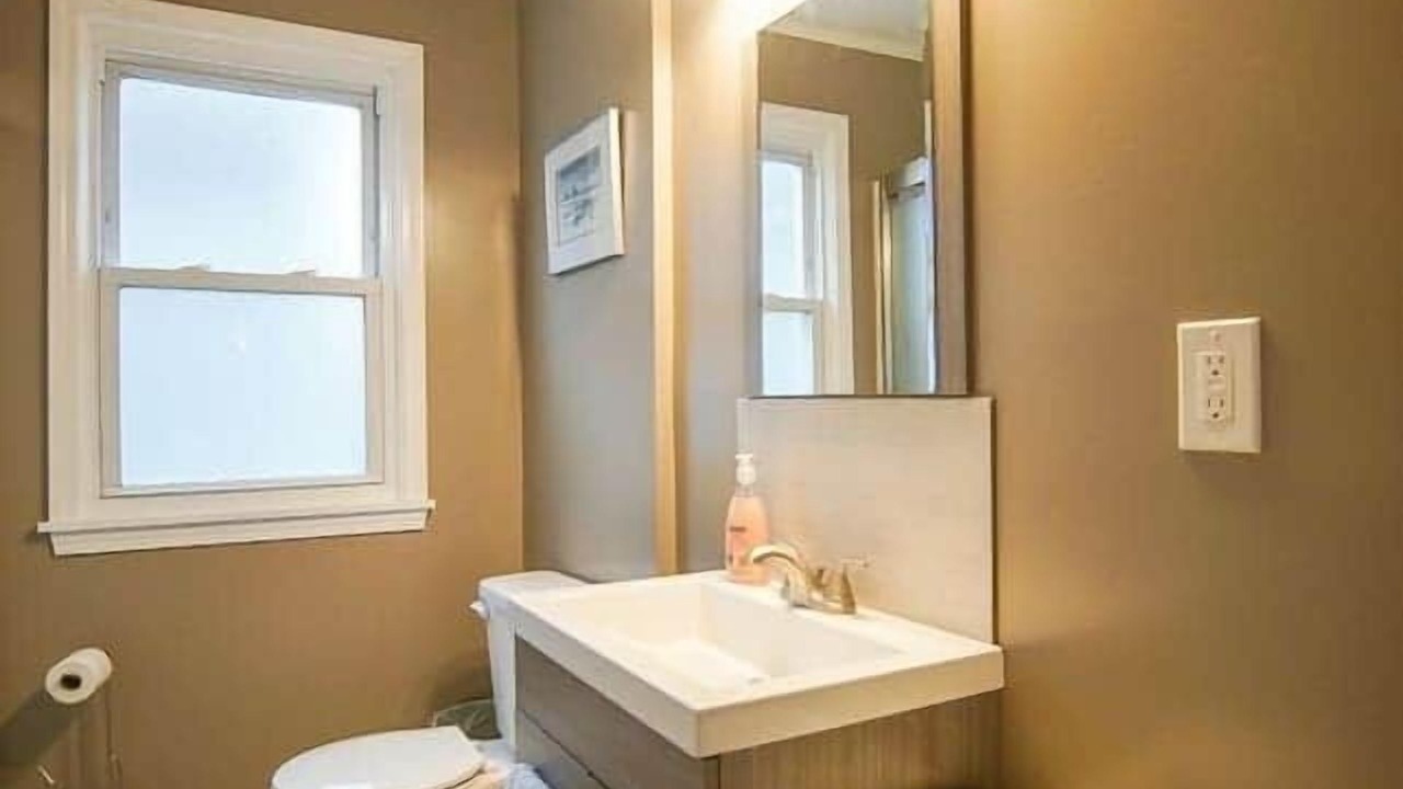Photo of Bathroom in Downtown Niagara Falls