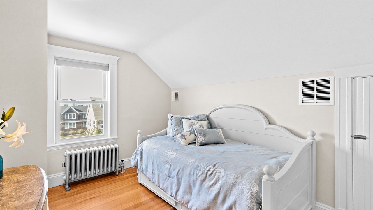 Photo of Bedroom in Waveland