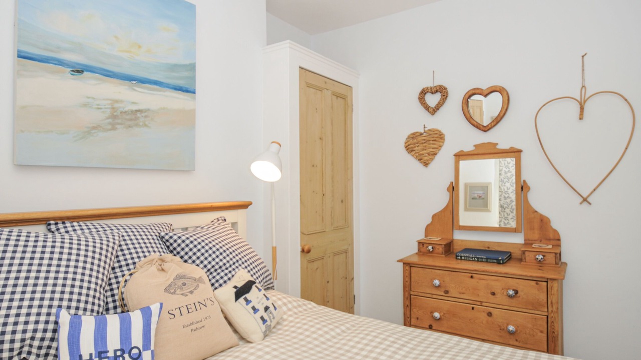 Photo of Bedroom in Looe