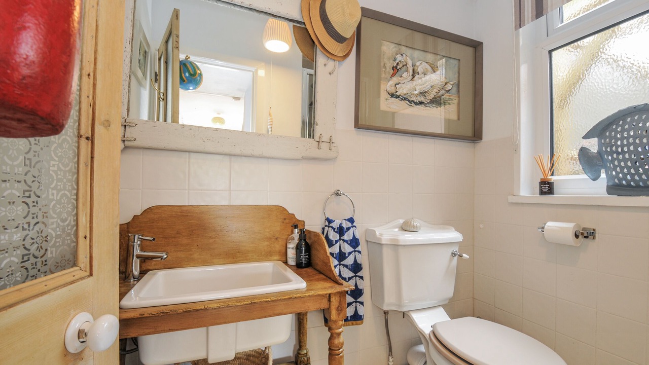 Photo of Bathroom in Looe