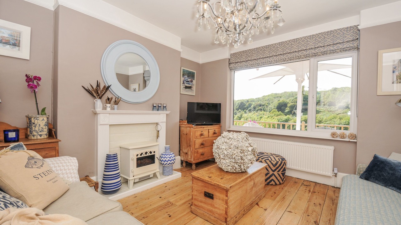 Photo of Livingroom in Looe
