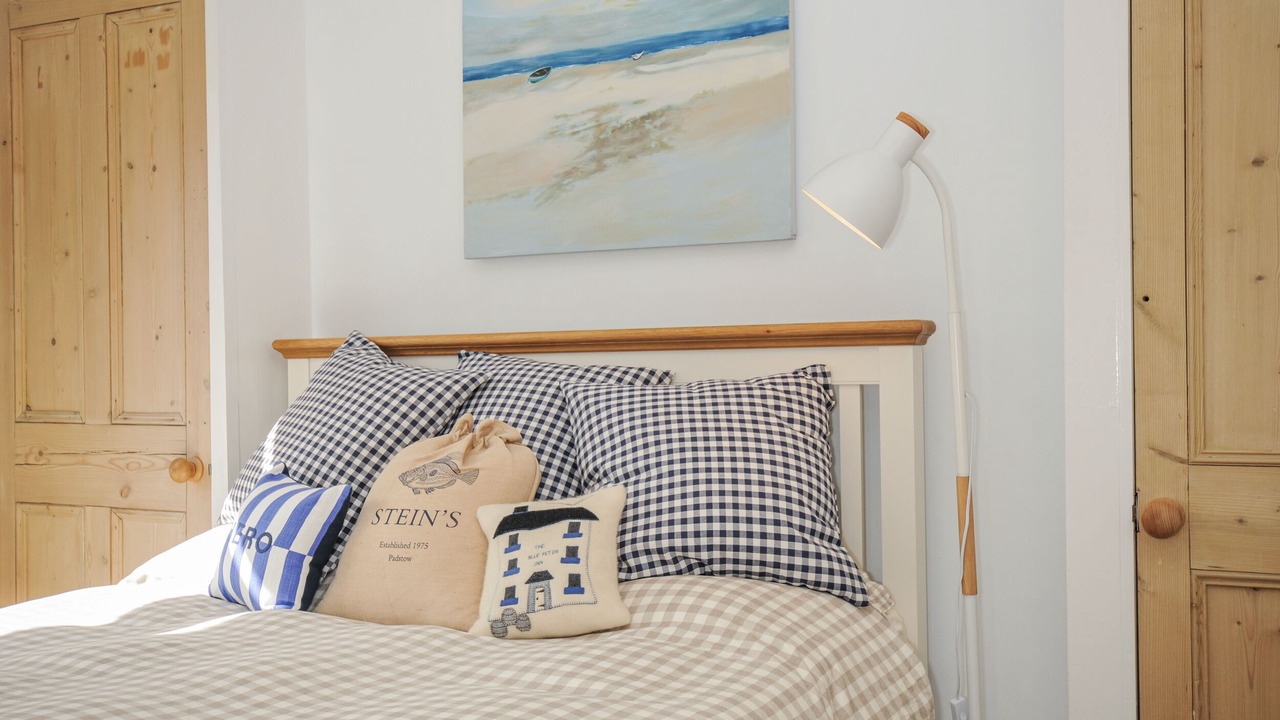 Photo of Bedroom in Looe