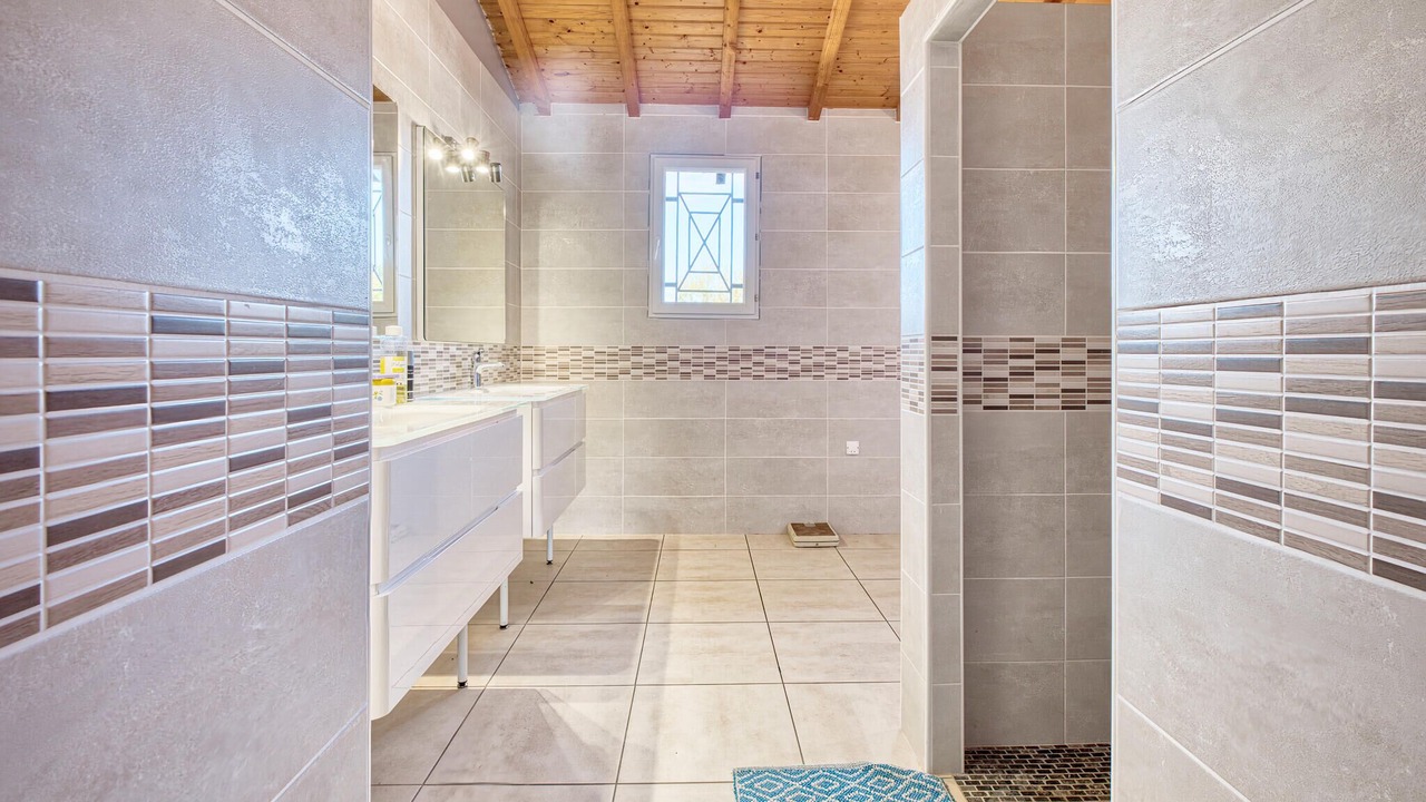 Photo of Bathroom in Gardonne