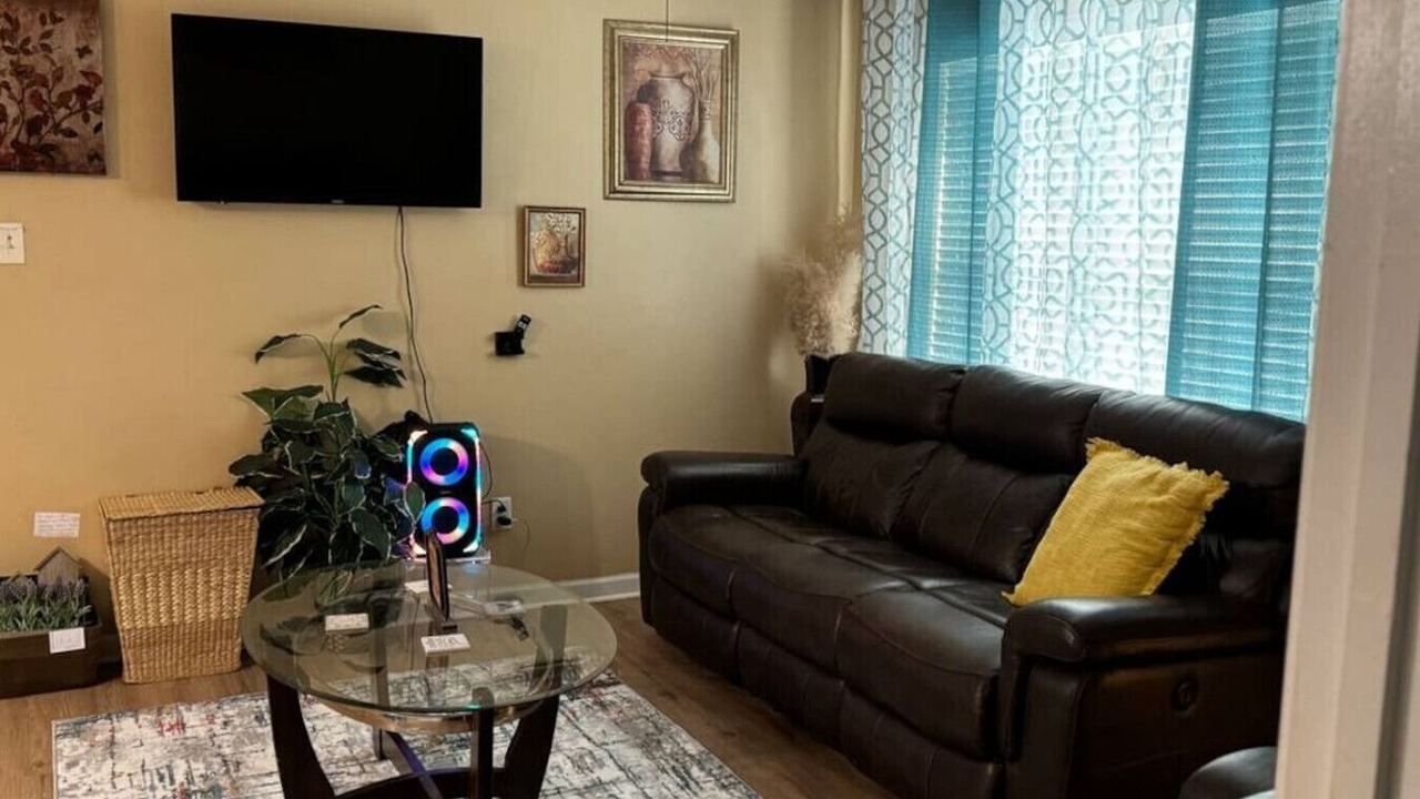Photo of Livingroom in McHenry