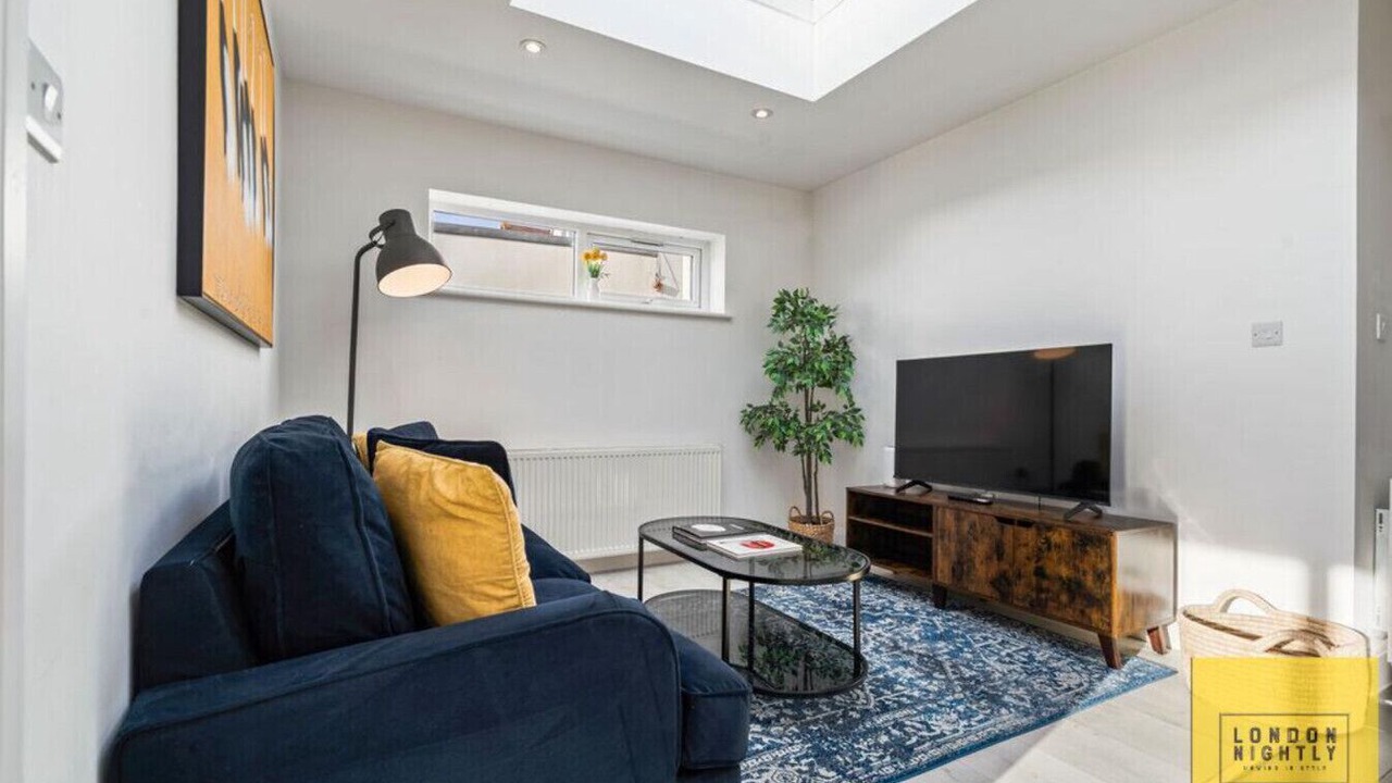 Photo of Livingroom in Old Malden