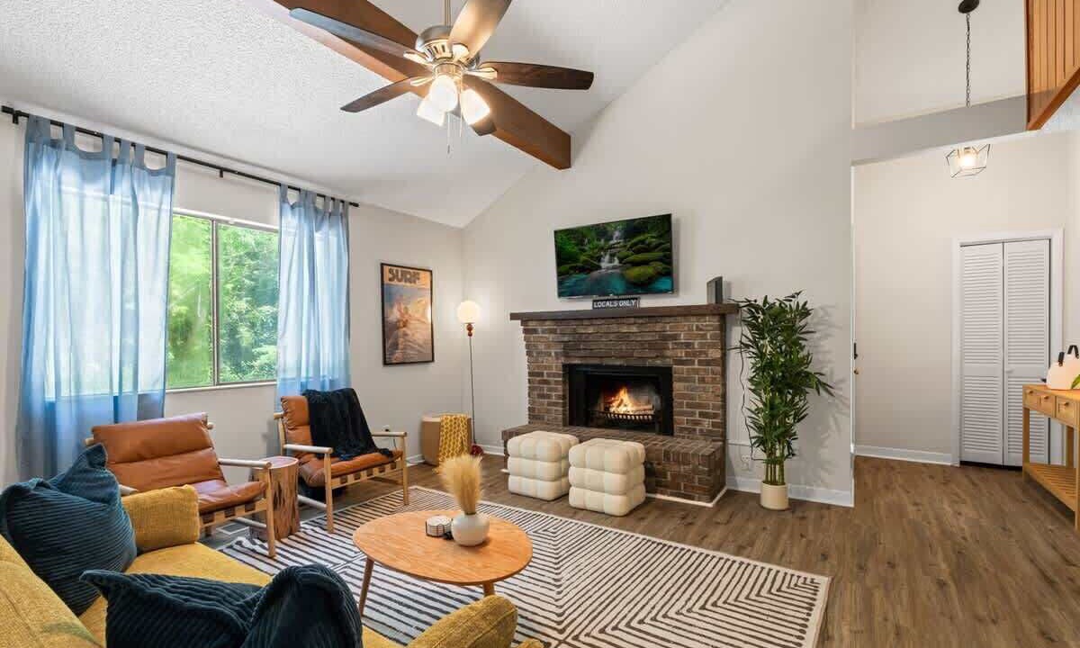 Photo of Livingroom in Jacksonville