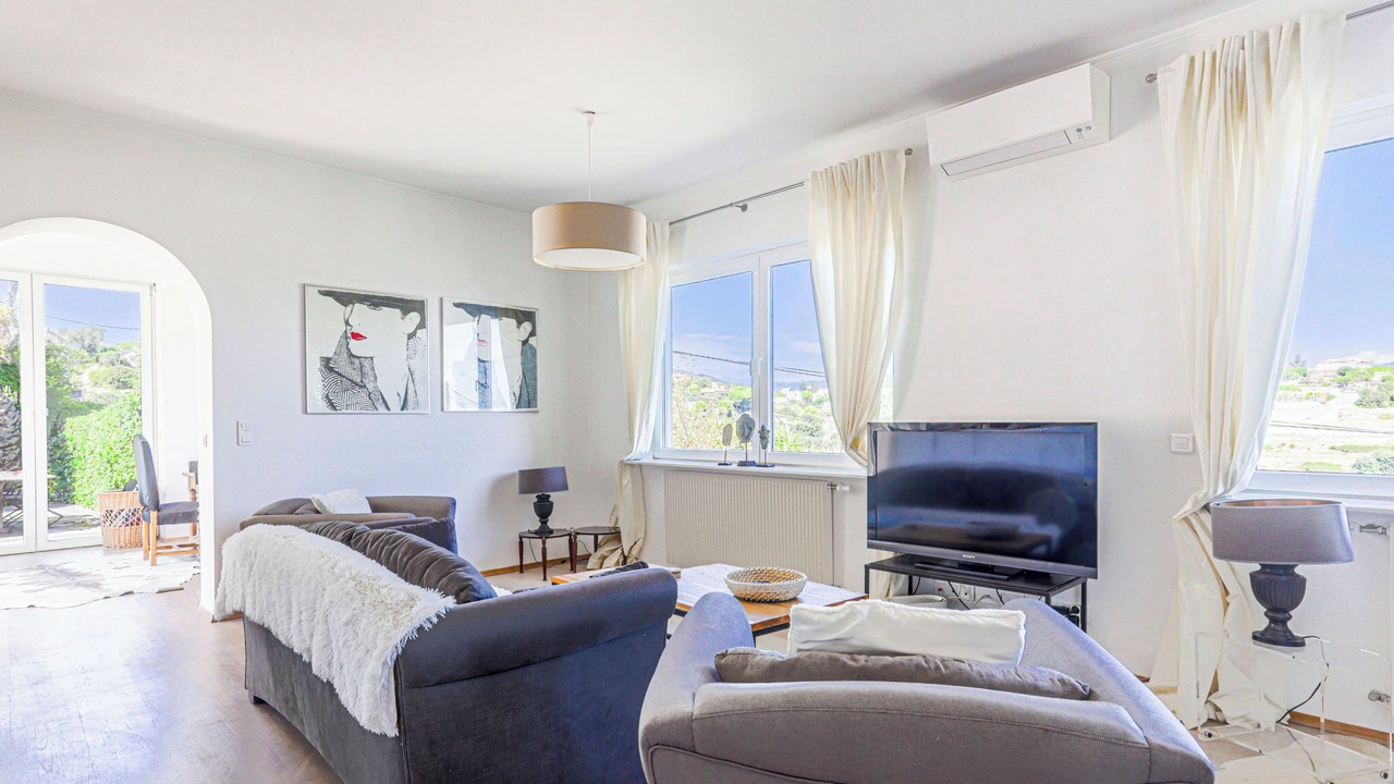 Photo of Livingroom in Saint Pierre de Feric